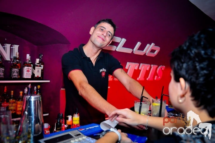Petrecerea continuă în Club Atti's, 