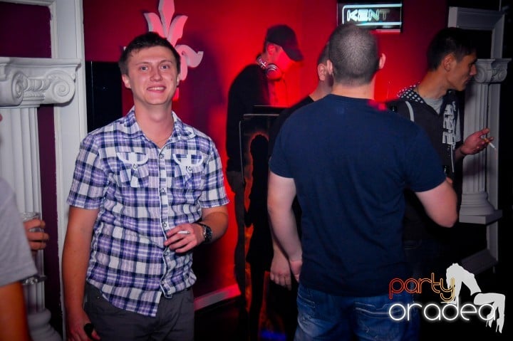 Petrecerea continuă în Club Atti's, 