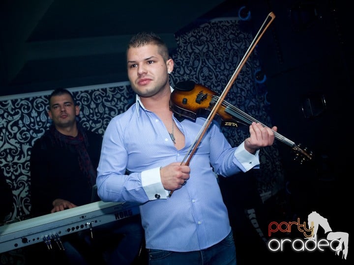 Petrecerea continuă în Club Life, 