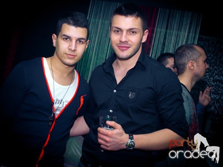 Petrecerea continuă în Club Life,