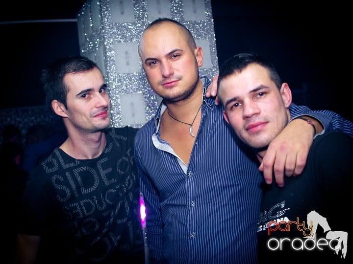 Petrecerea continuă în Club Life,