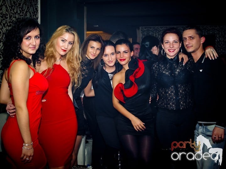 Petrecerea continuă în Club Life, 