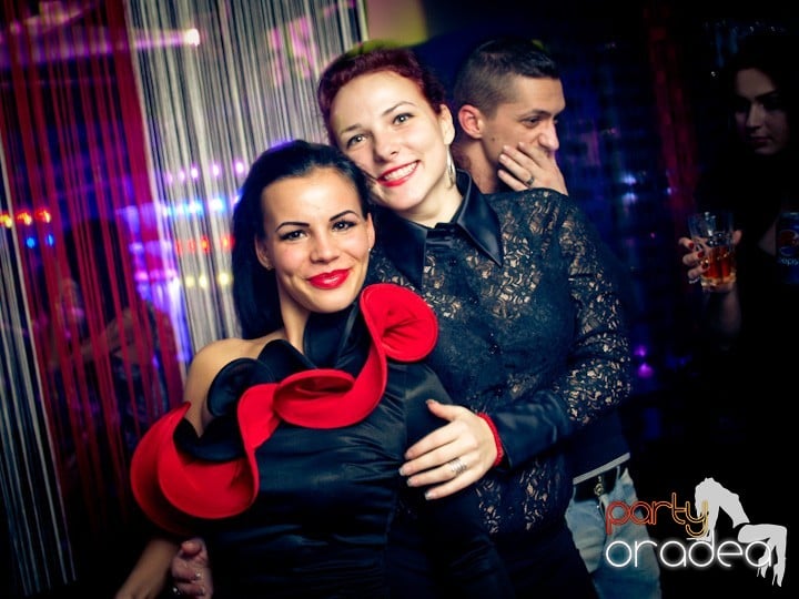 Petrecerea continuă în Club Life, 