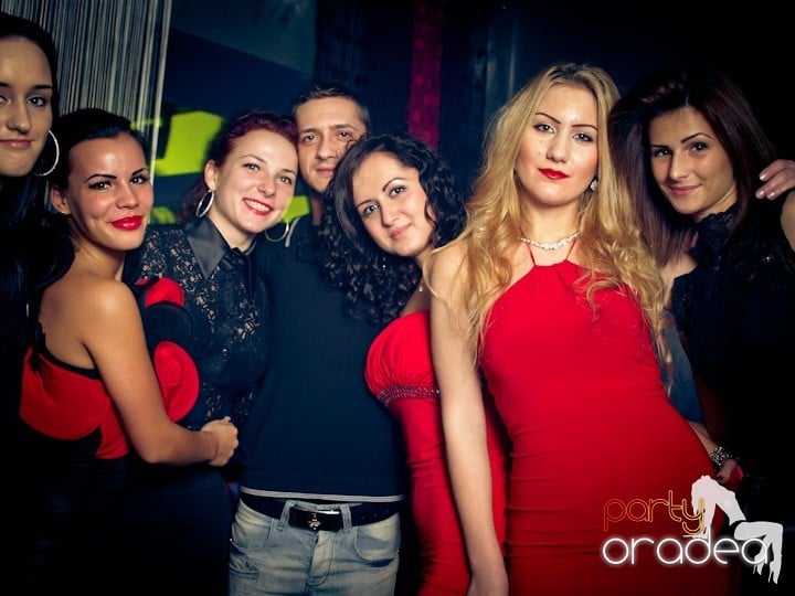 Petrecerea continuă în Club Life,