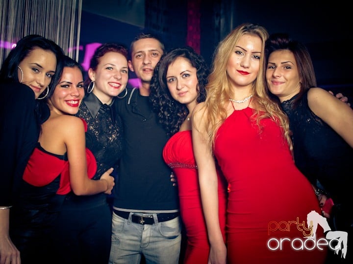 Petrecerea continuă în Club Life,