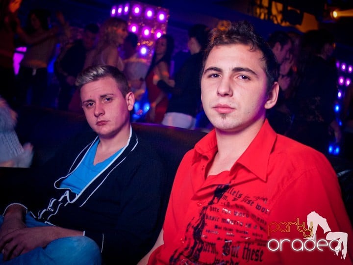 Petrecerea continuă în Club Life,