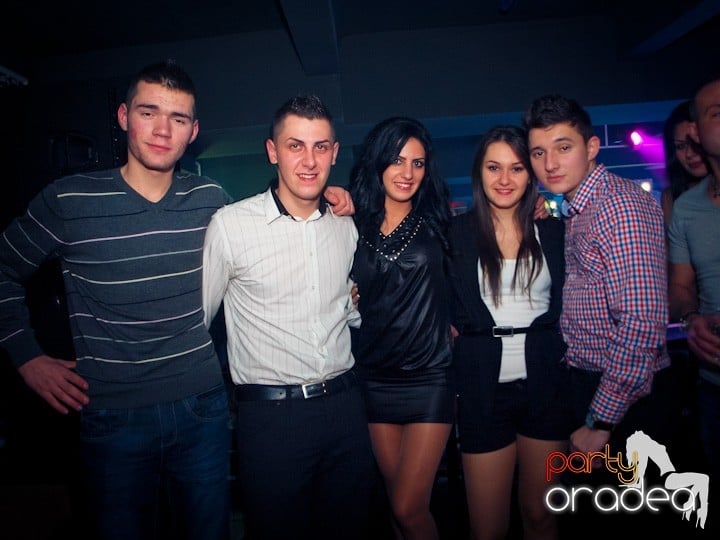 Petrecerea continuă în Club Life,