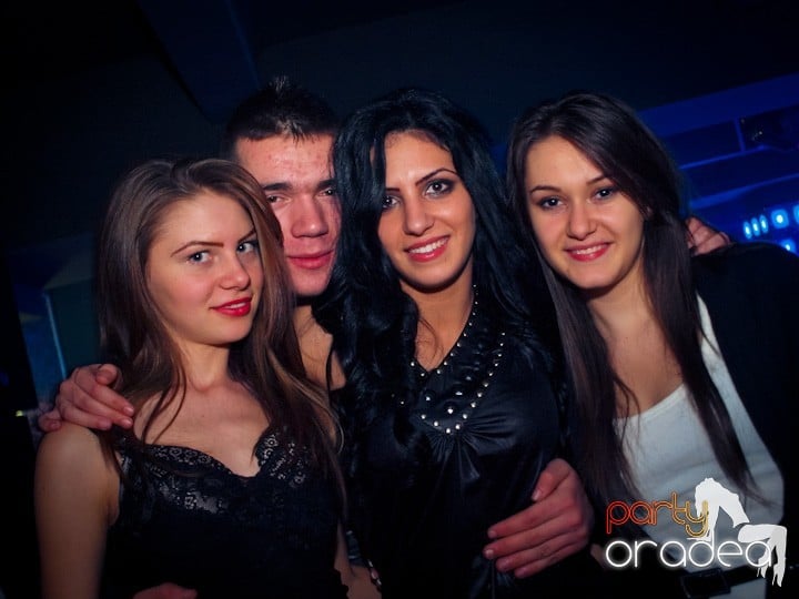 Petrecerea continuă în Club Life,