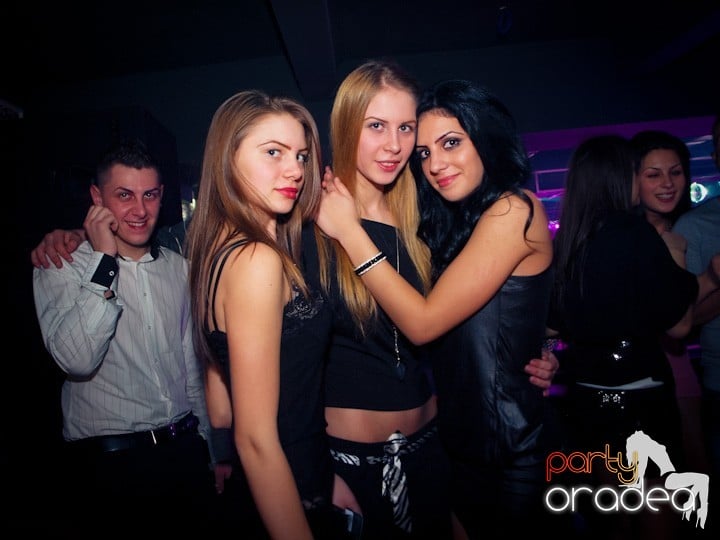 Petrecerea continuă în Club Life,