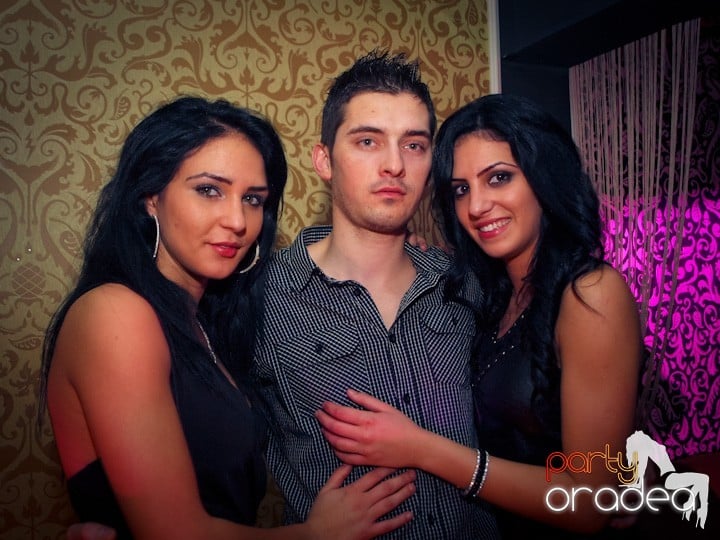 Petrecerea continuă în Club Life,