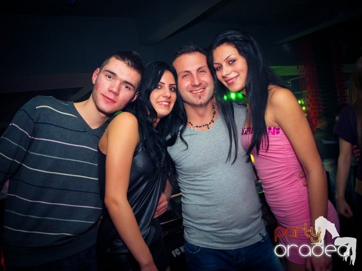 Petrecerea continuă în Club Life,