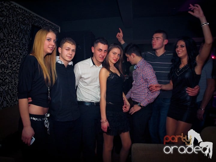 Petrecerea continuă în Club Life,
