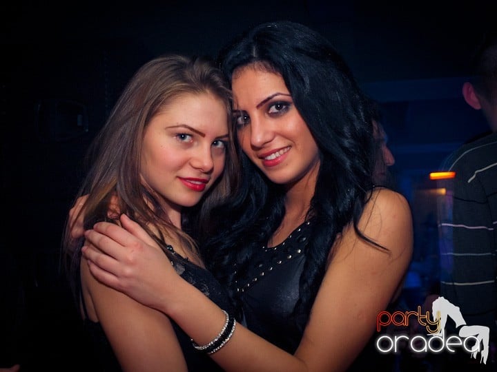Petrecerea continuă în Club Life,