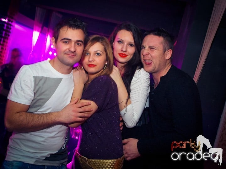 Petrecerea continuă în Club Life,