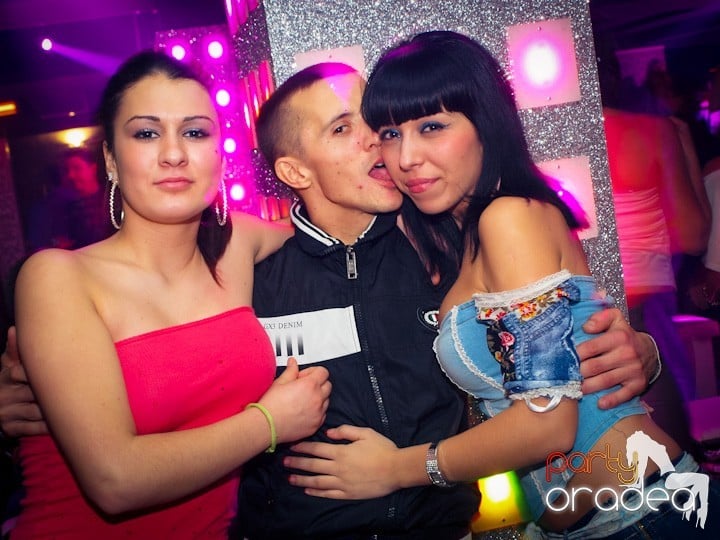 Petrecerea continuă în Club Life,