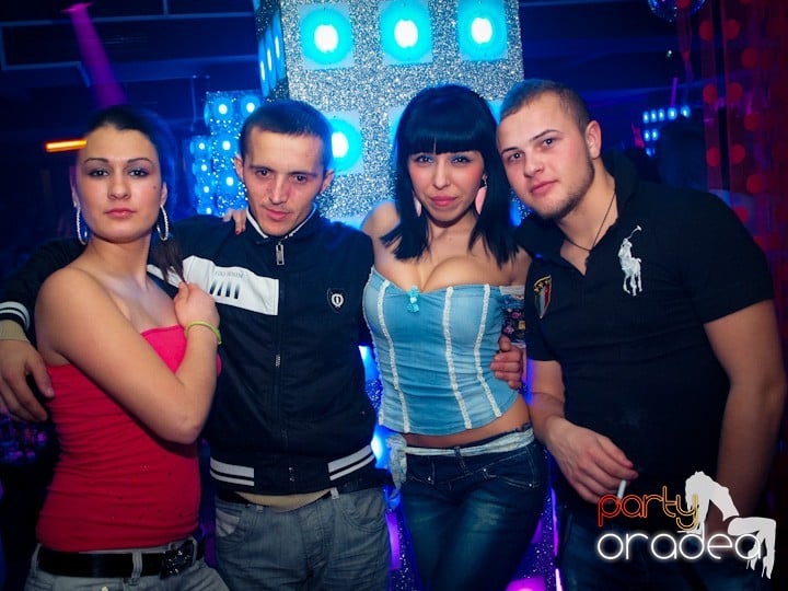 Petrecerea continuă în Club Life, 