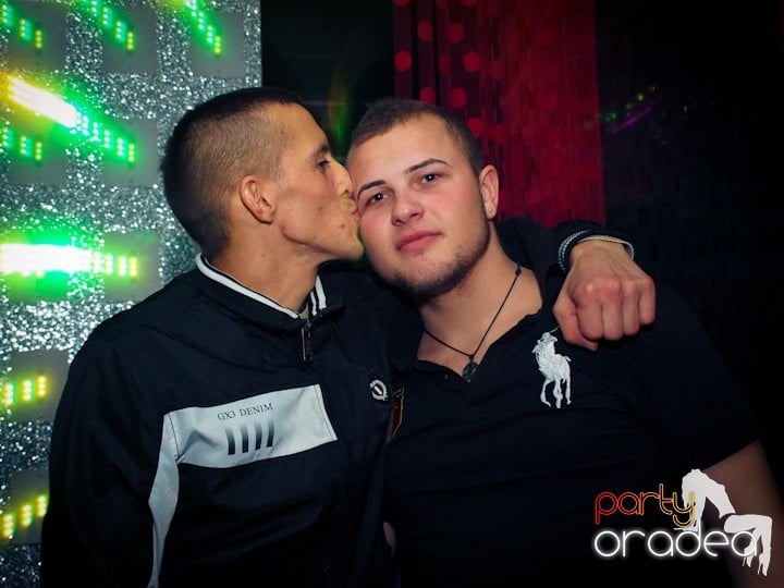 Petrecerea continuă în Club Life,