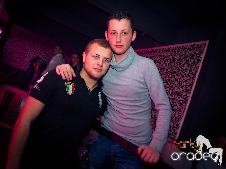 Petrecerea continuă în Club Life,