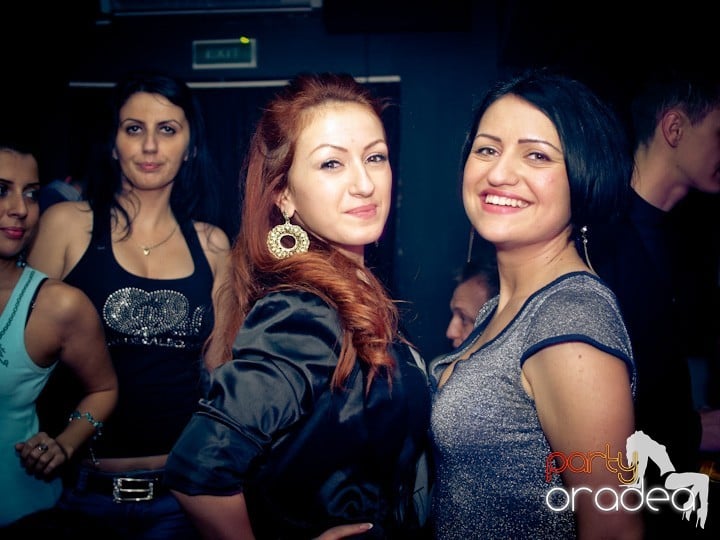 Petrecerea continuă în Club Life,