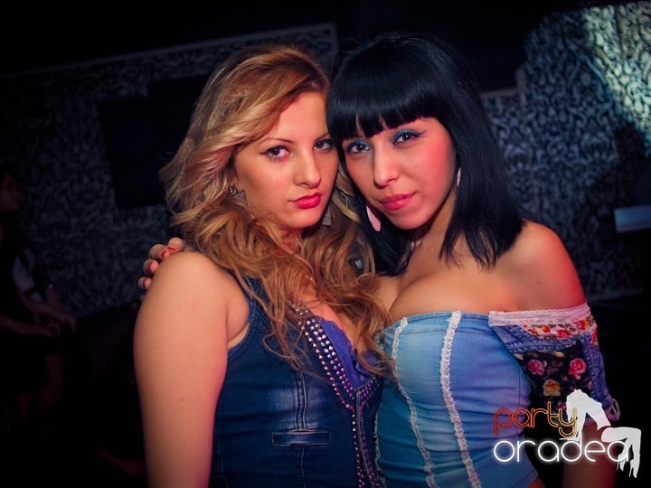 Petrecerea continuă în Club Life,