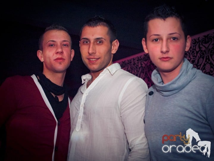 Petrecerea continuă în Club Life,