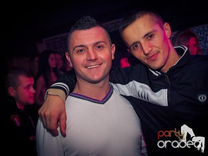 Petrecerea continuă în Club Life,