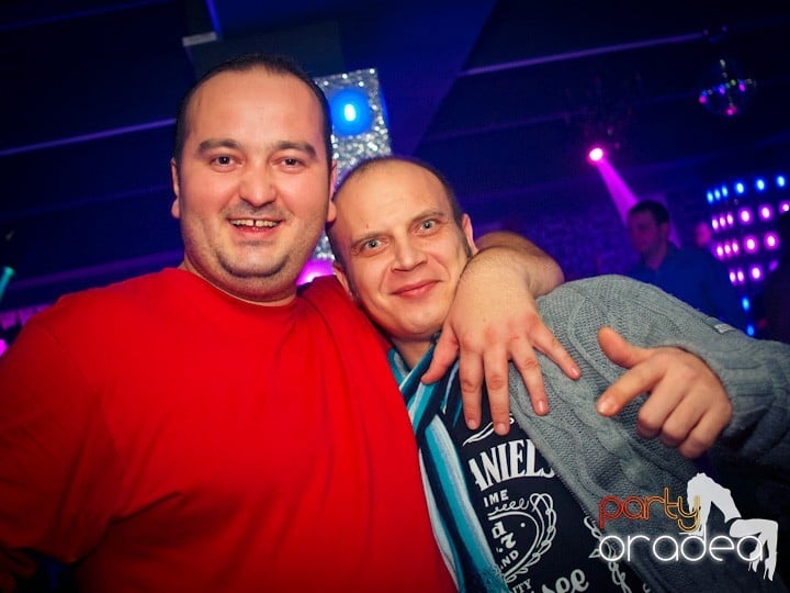Petrecerea continuă în Club Life,