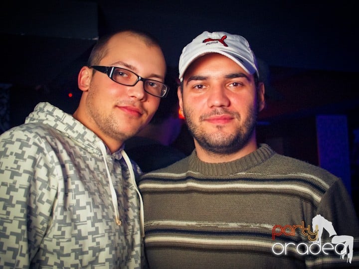 Petrecerea continuă în Club Life,