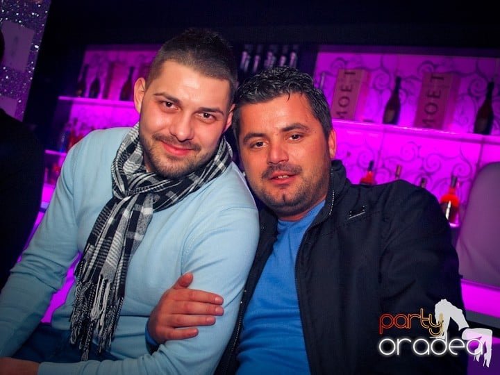 Petrecerea continuă în Club Life,