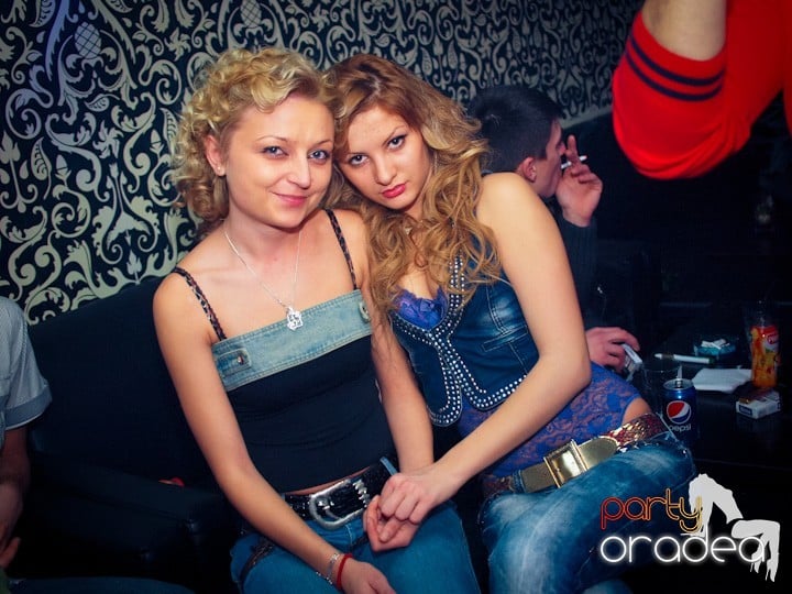 Petrecerea continuă în Club Life,
