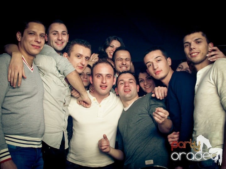Petrecerea continuă în Club Life,