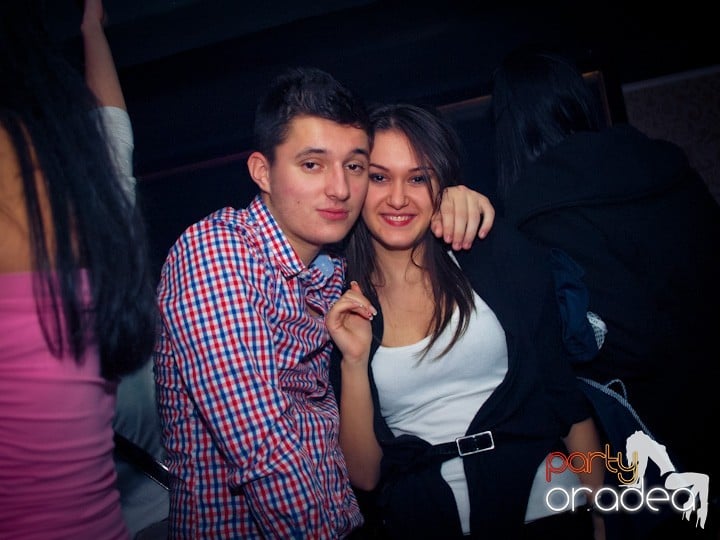 Petrecerea continuă în Club Life,