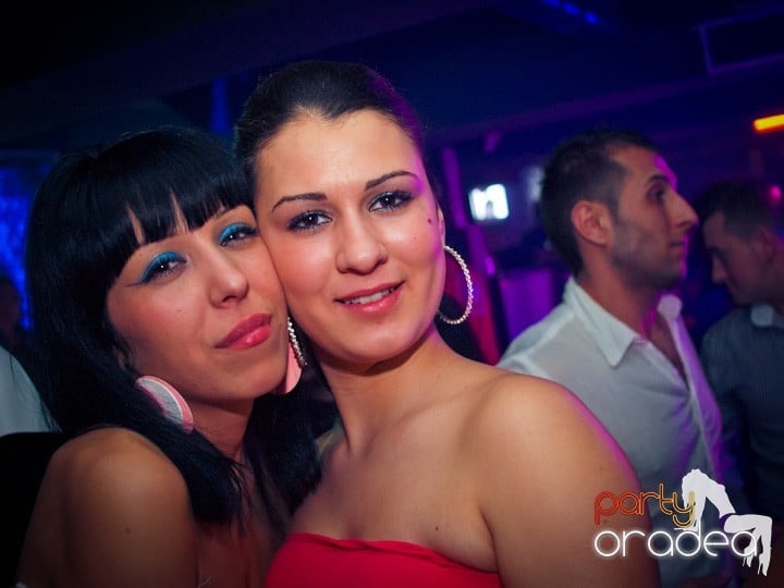 Petrecerea continuă în Club Life,