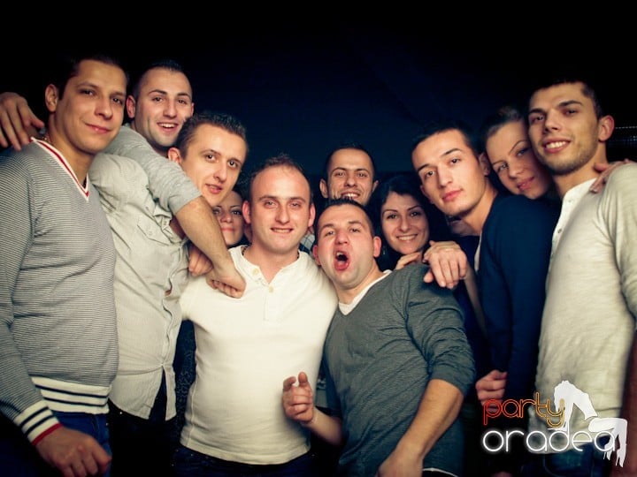 Petrecerea continuă în Club Life, 