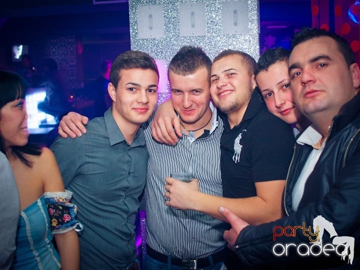 Petrecerea continuă în Club Life,