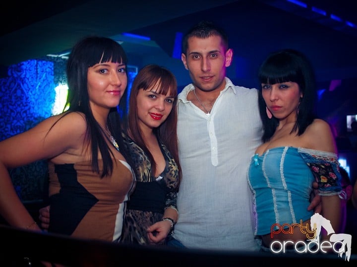 Petrecerea continuă în Club Life,
