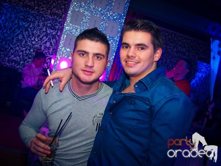 Petrecerea continuă în Club Life,
