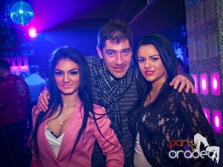 Petrecerea continuă în Club Life,