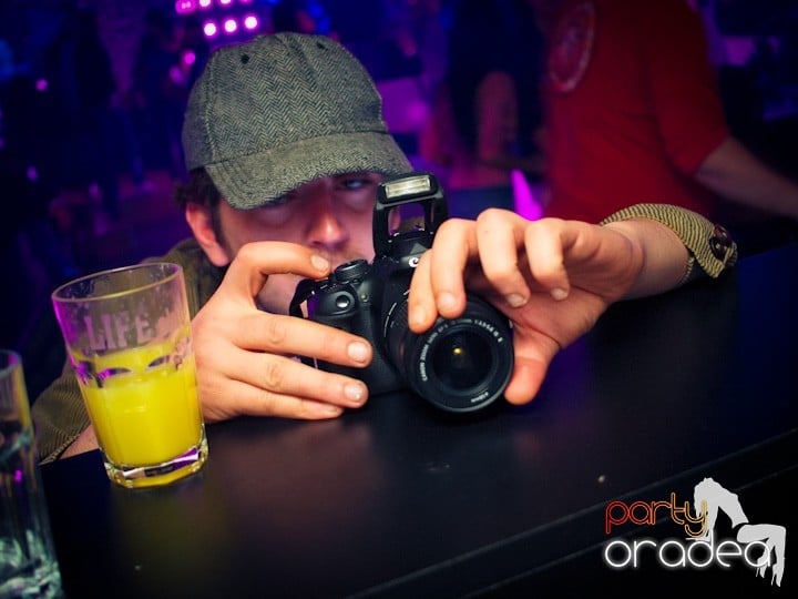 Petrecerea continuă în Club Life,