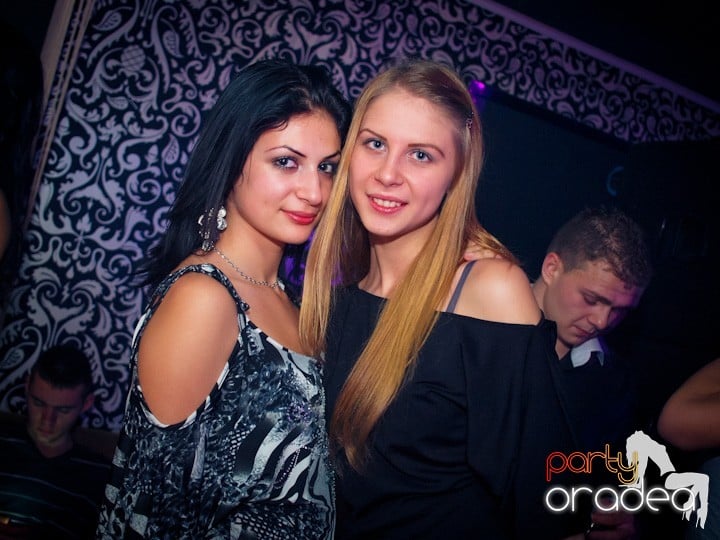 Petrecerea continuă în Club Life, 