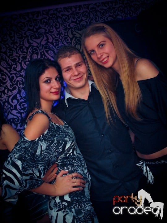 Petrecerea continuă în Club Life,