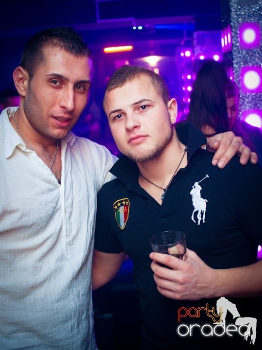 Petrecerea continuă în Club Life,