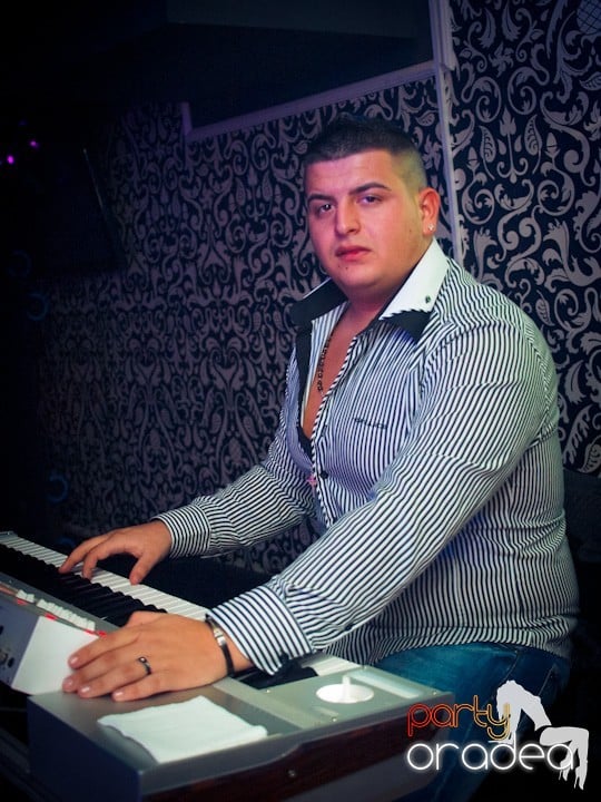 Petrecerea continuă în Club Life,