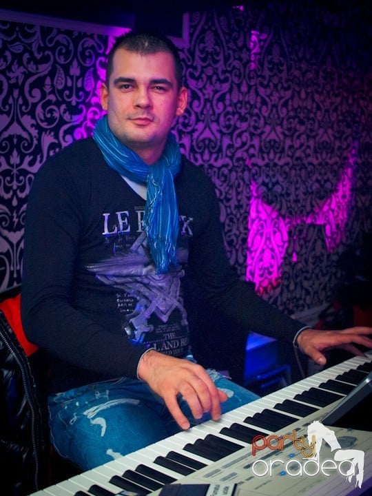 Petrecerea continuă în Club Life,