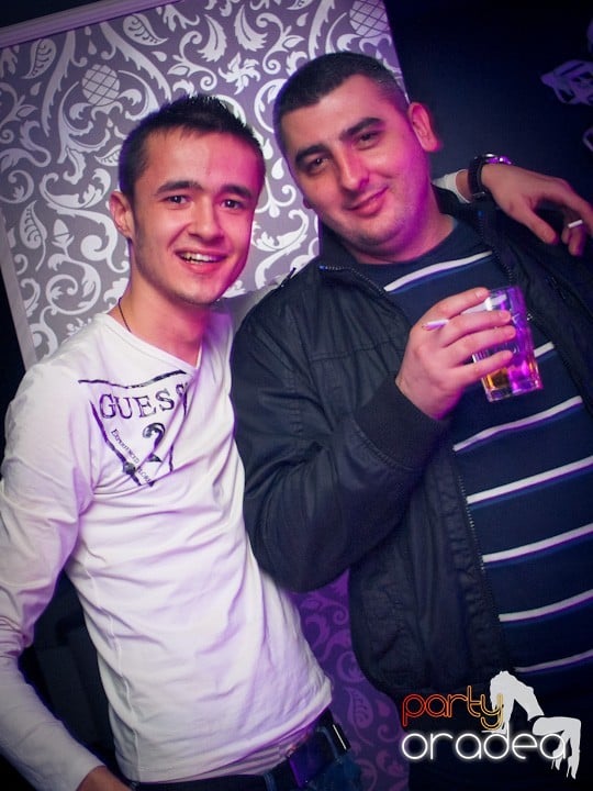 Petrecerea continuă în Club Life,