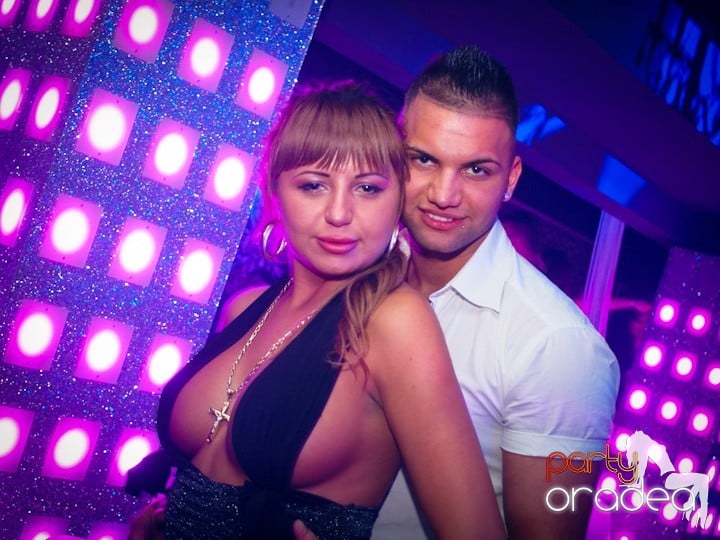 Petrecerea continuă în Club Life,