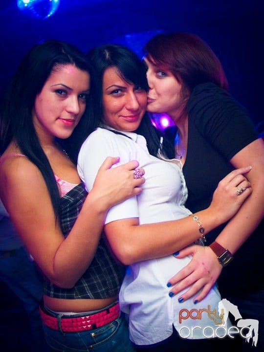 Petrecerea continuă în Club Life,