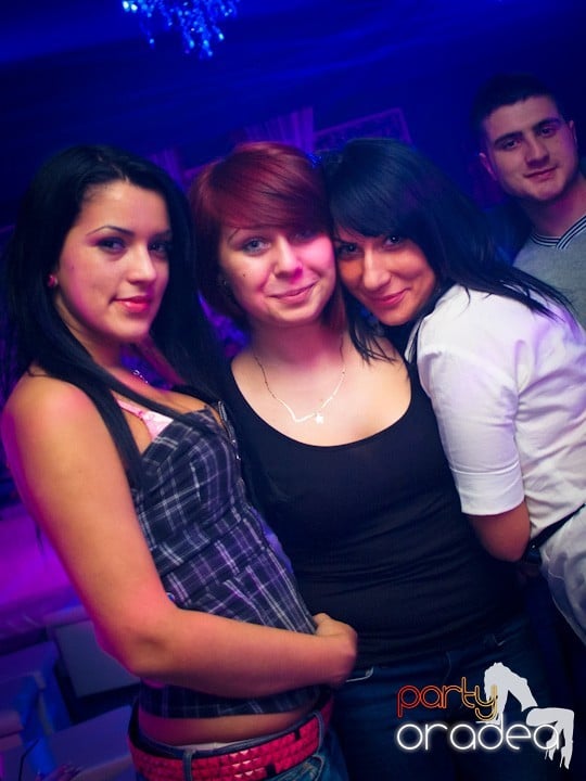 Petrecerea continuă în Club Life,