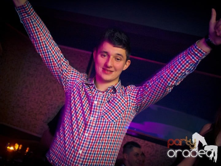 Petrecerea continuă în Club Life,