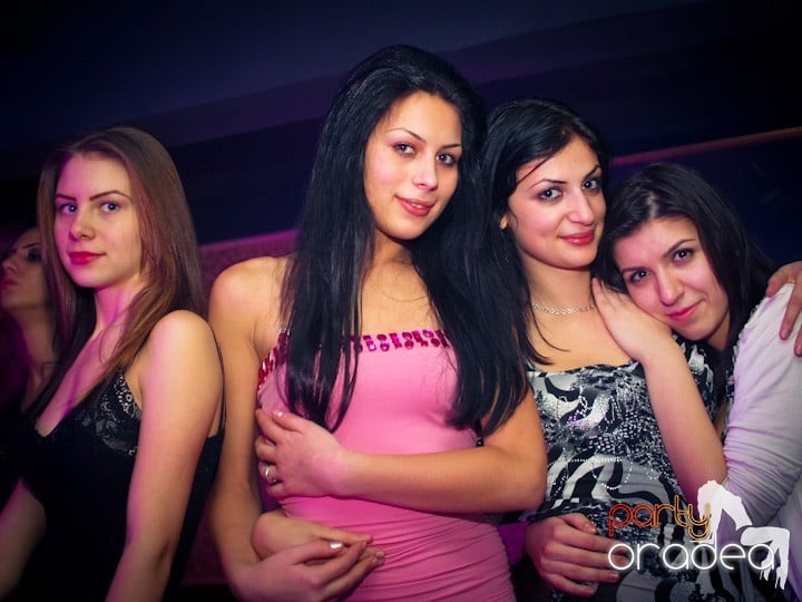 Petrecerea continuă în Club Life,